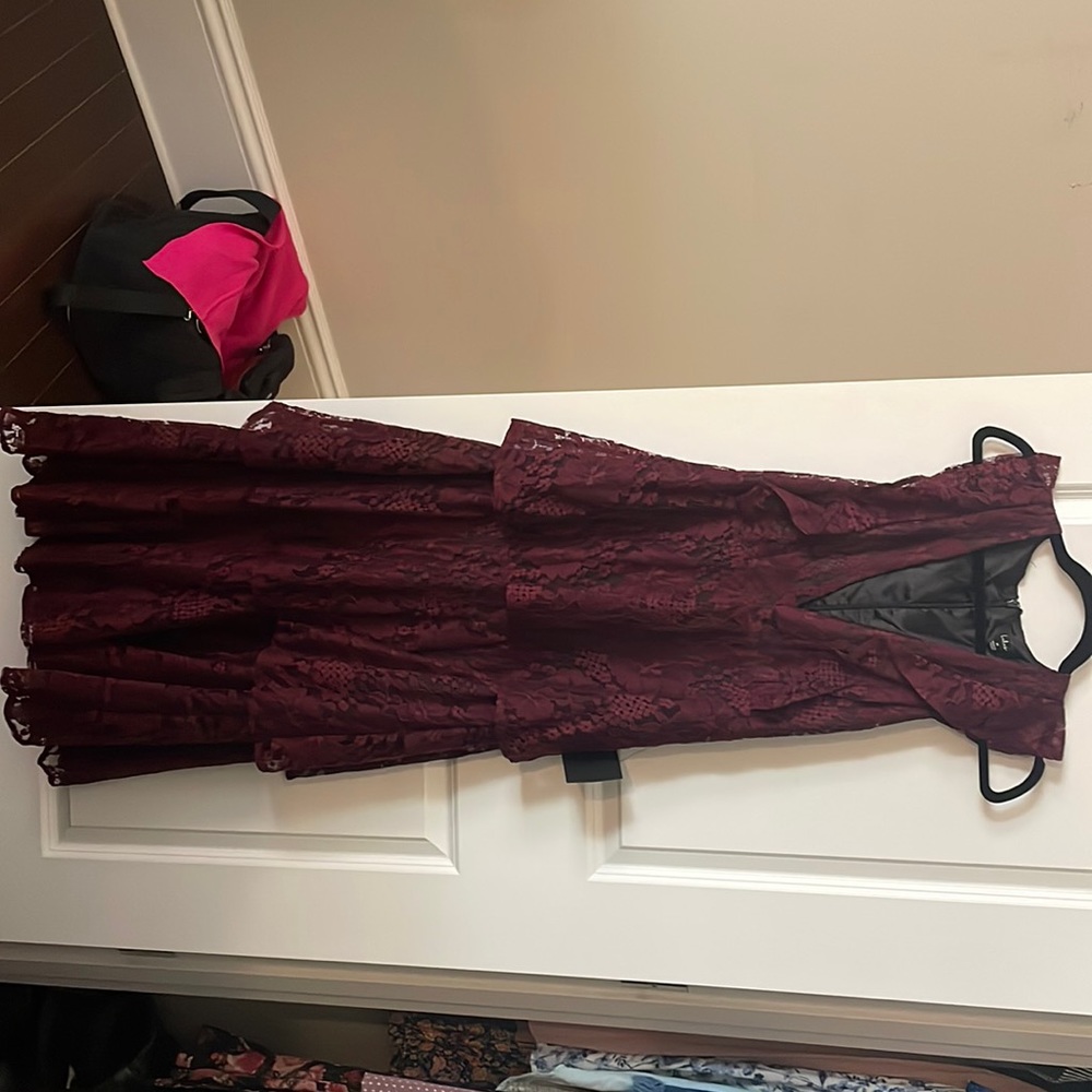 Formal maroon gown - lulu’s medium